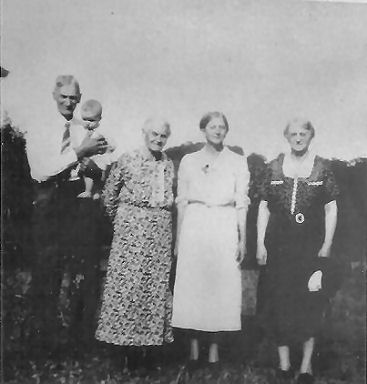 Unknown Family - Trott